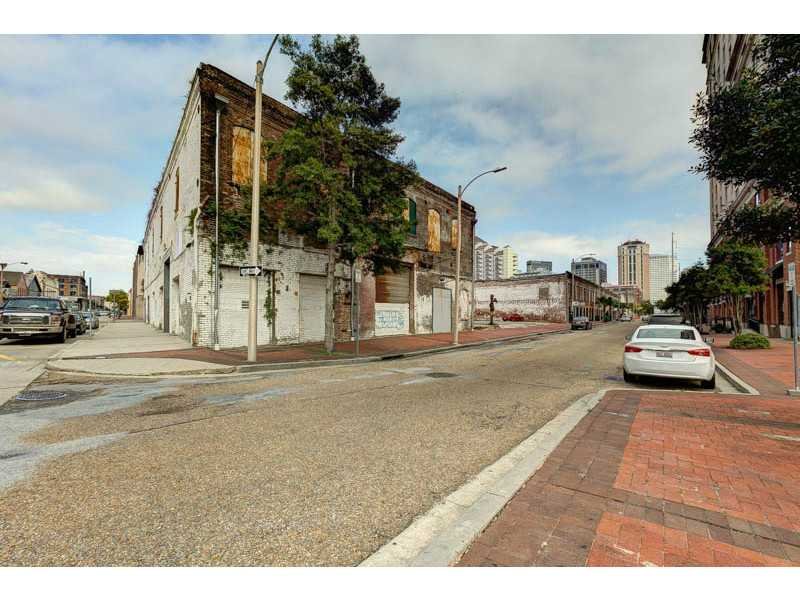 864 S. Peters Street 3